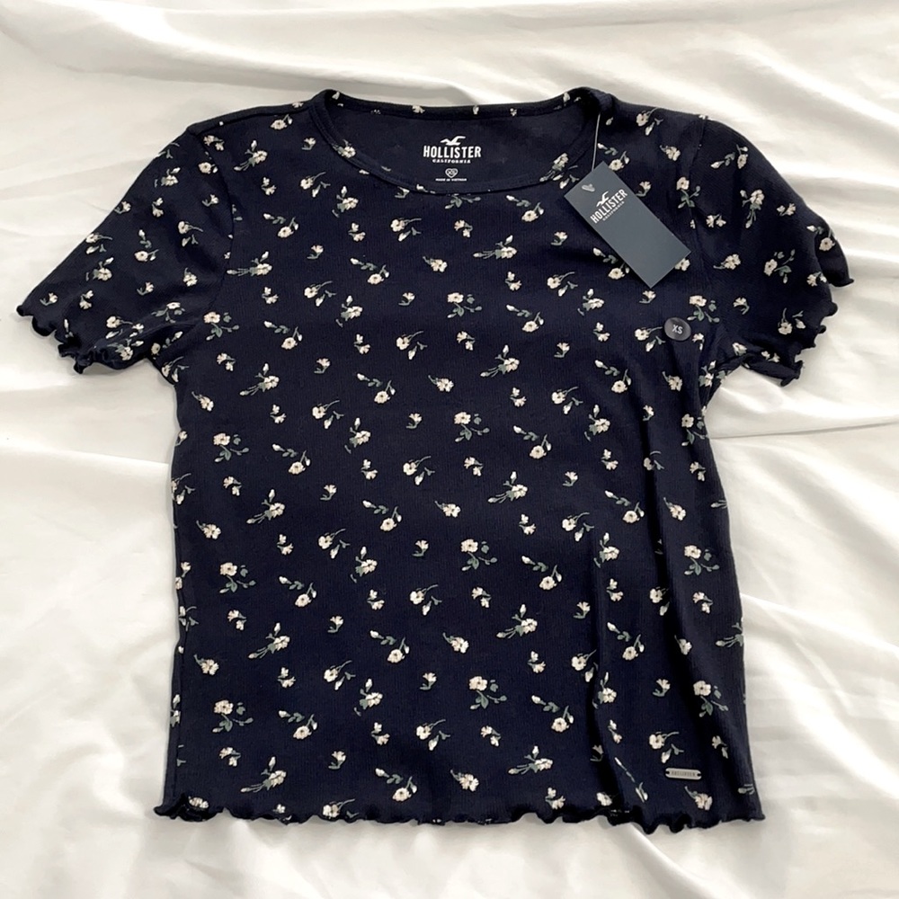 hollister navy floral baby lettuce trim tee